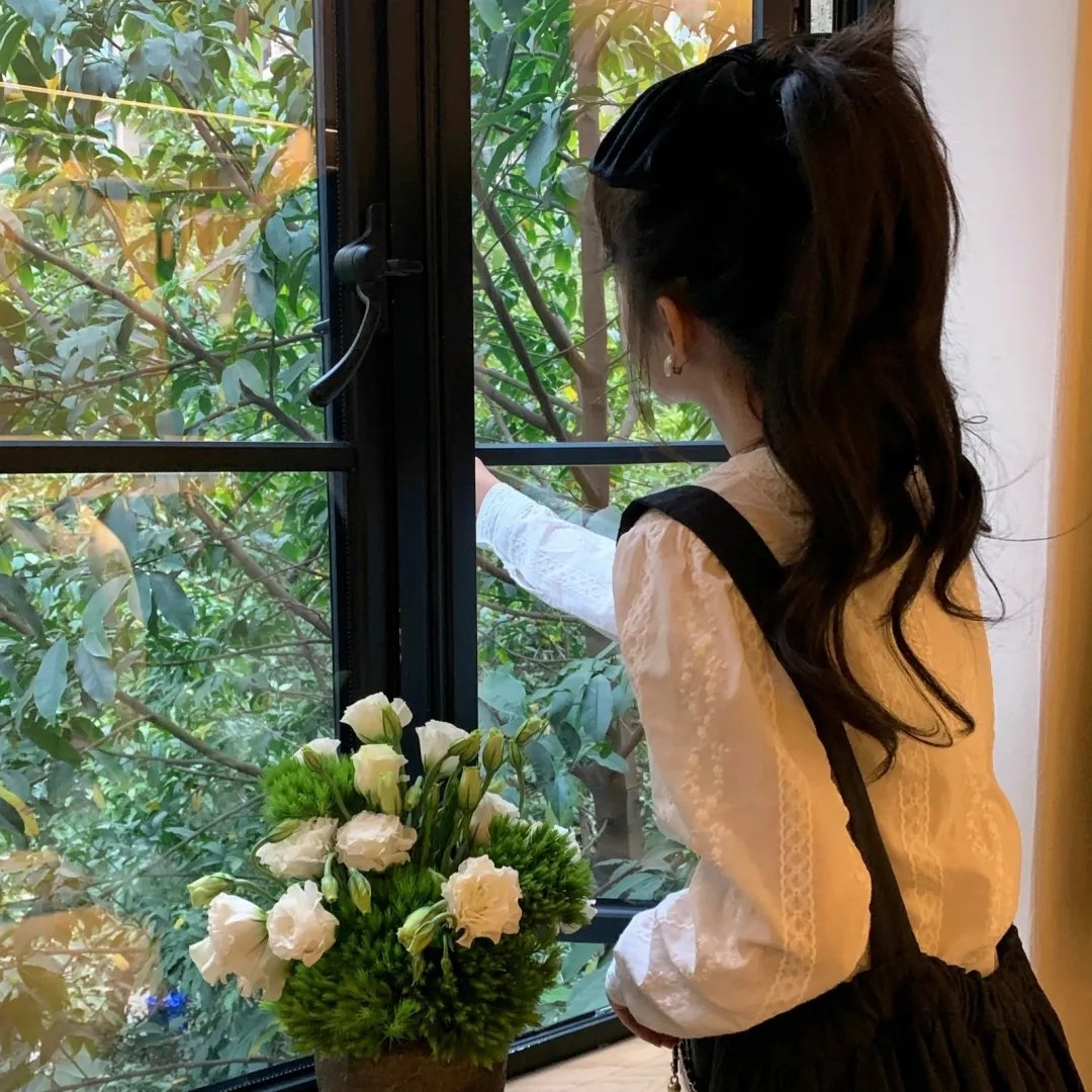 派对女孩封面